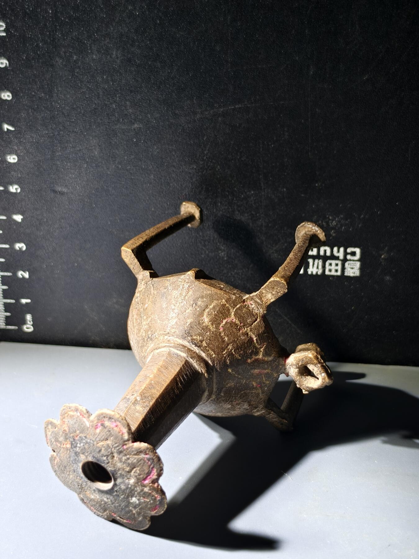 81期回流戒指饰品杂件纪念章丝路钱币专场 刻花铜香插