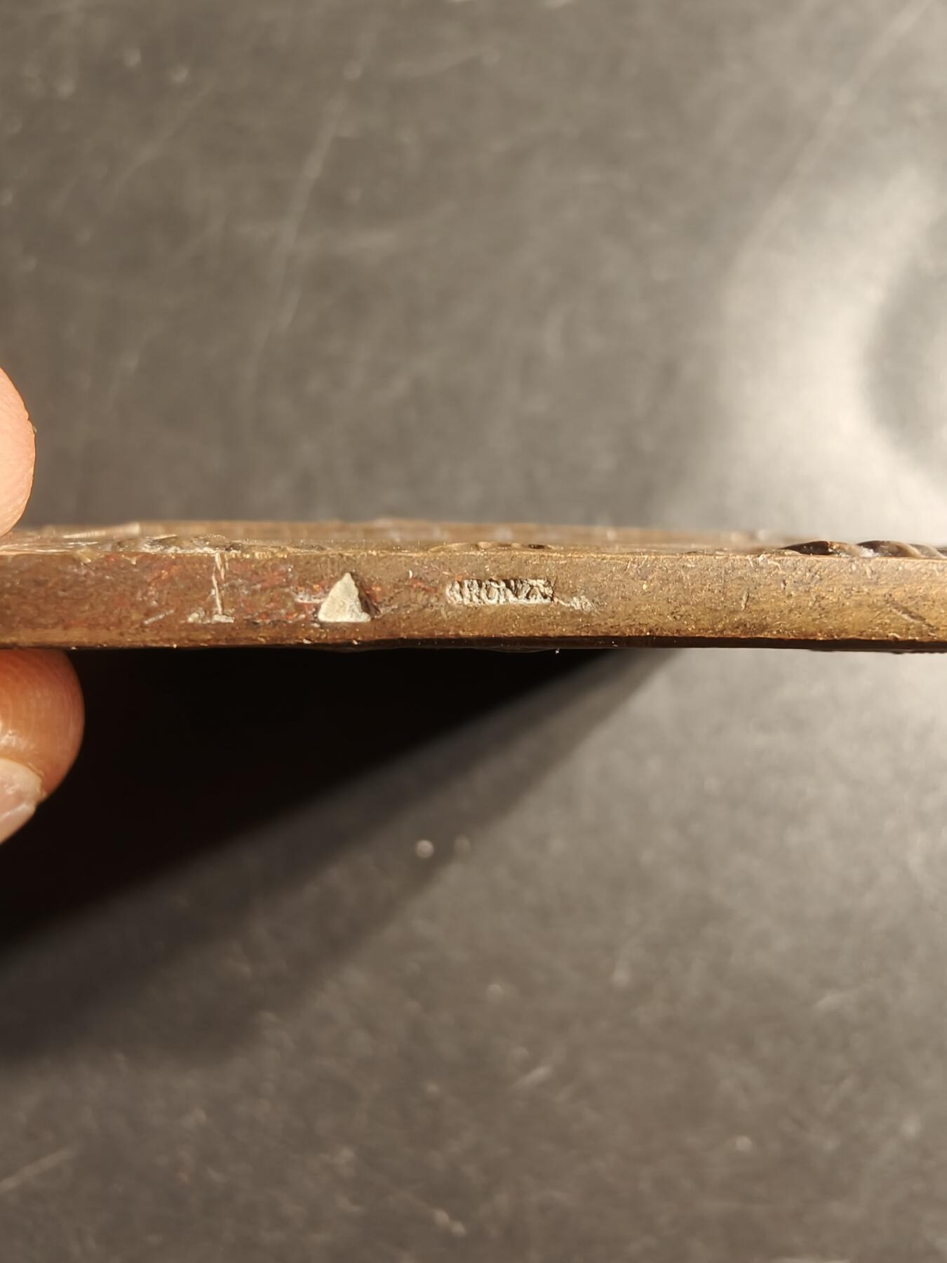 老王徽章第160期  法国德耶普市方形大铜章     尺寸47×39mm.    重量60g