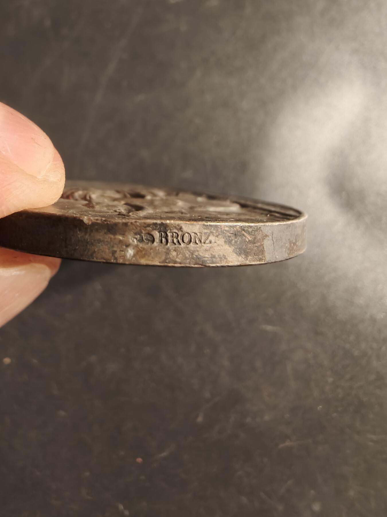 老王徽章第160期 法国战争部混合射击竞赛镀银大铜章      大师亨利杜布瓦作品     直径46mm.    重量46.7g