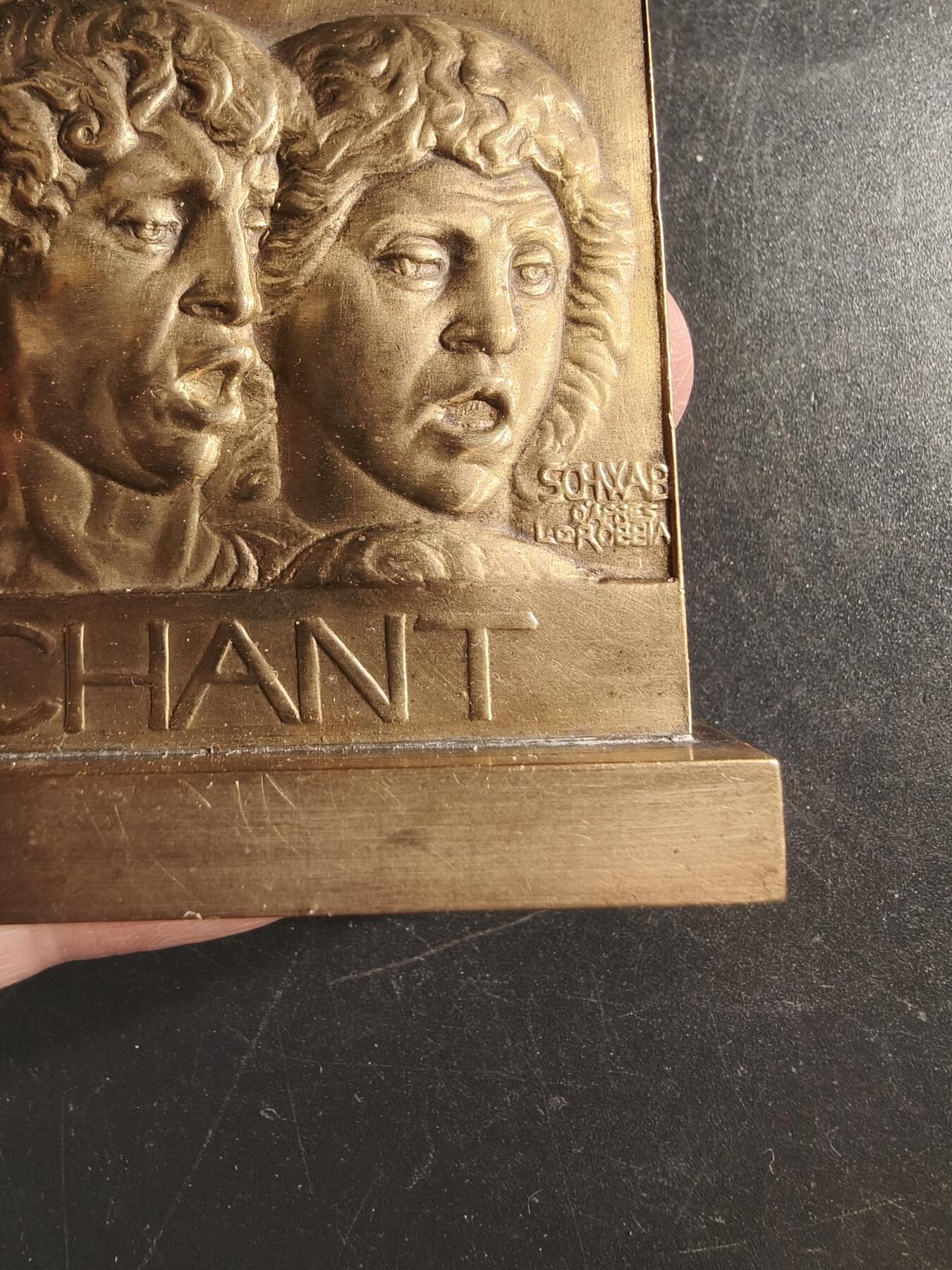 老王徽章第160期  德国“合唱”主题方形大铜章      高浮雕     尺寸：75×60mm.    重量176.9g.    德国雕塑家路德维希·施瓦布作品