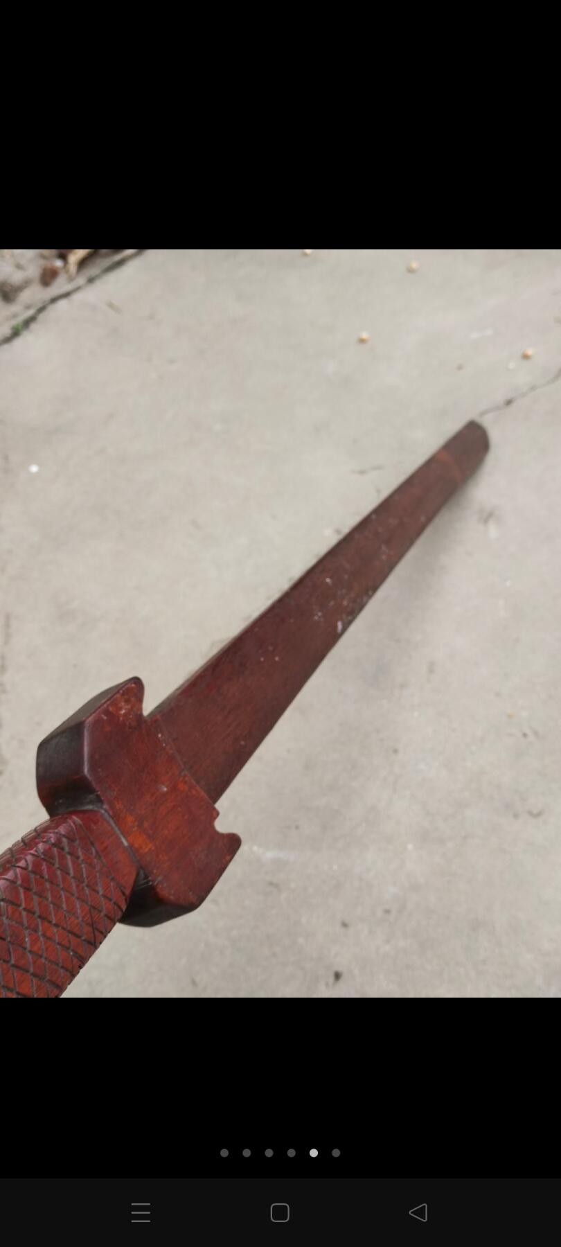 大几十年的镇宅宝剑，长102.5厘米，木质好，造型好，完整无损，保老保真。