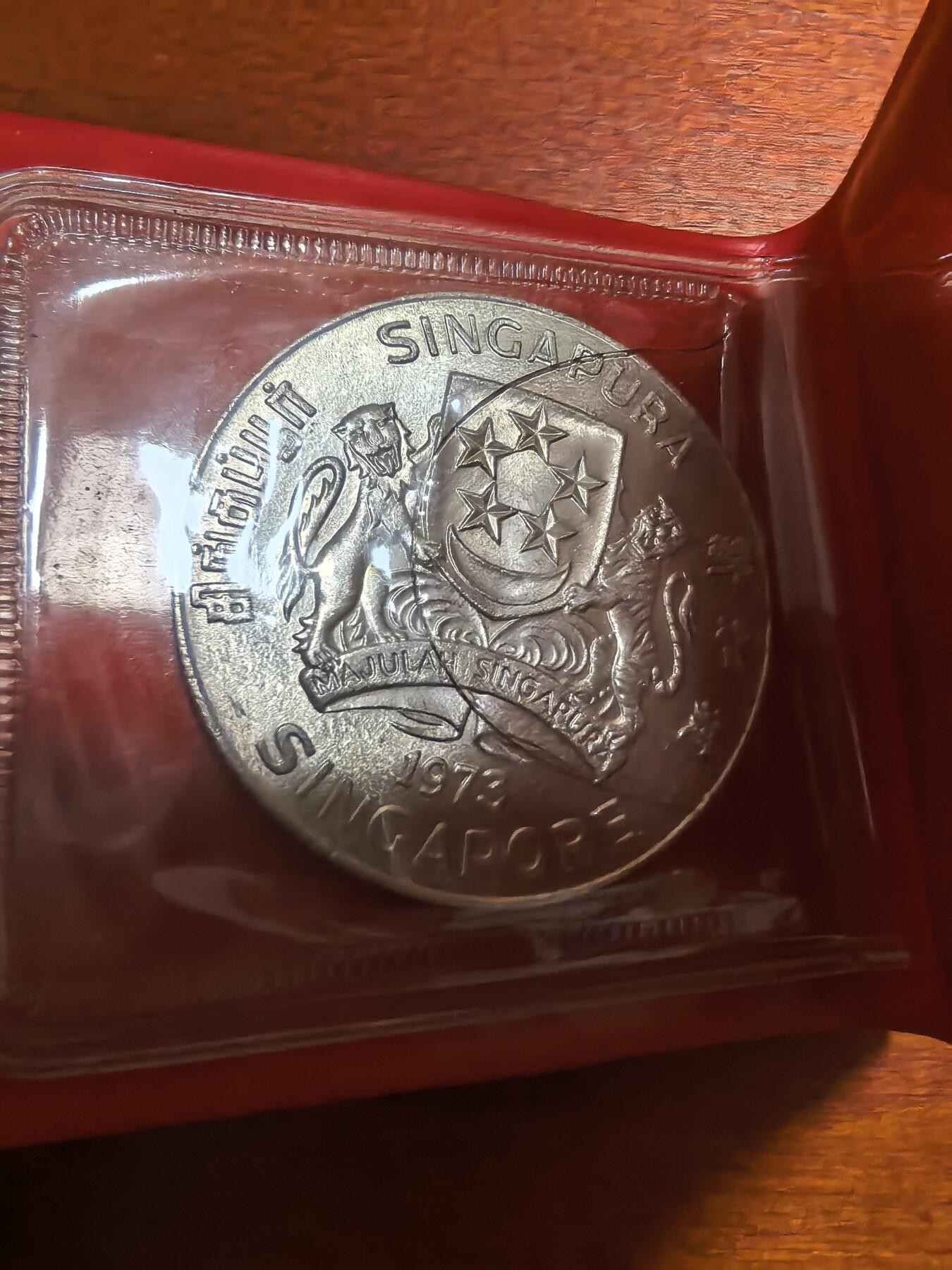 长老汇蛇年精选第六十九场拍卖 1973新加坡老鹰10元银币，1盎司900银，原装福字钱包