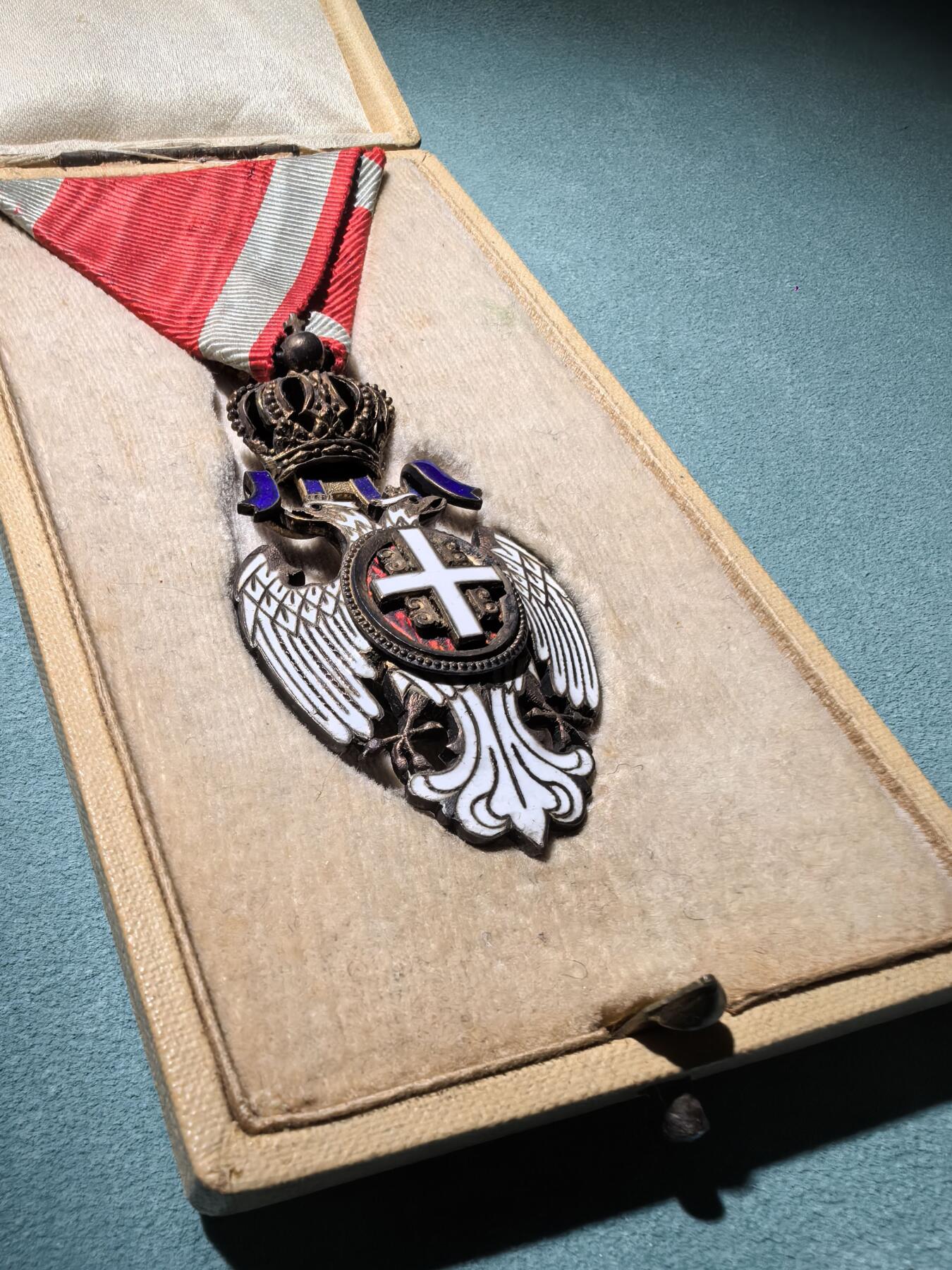 盛世勋华——号角文化勋章邮票专场拍卖第286期 南斯拉夫王国四级白鹰勋章  原盒 相当少见 盒子带法国阿图尔·贝特朗厂标