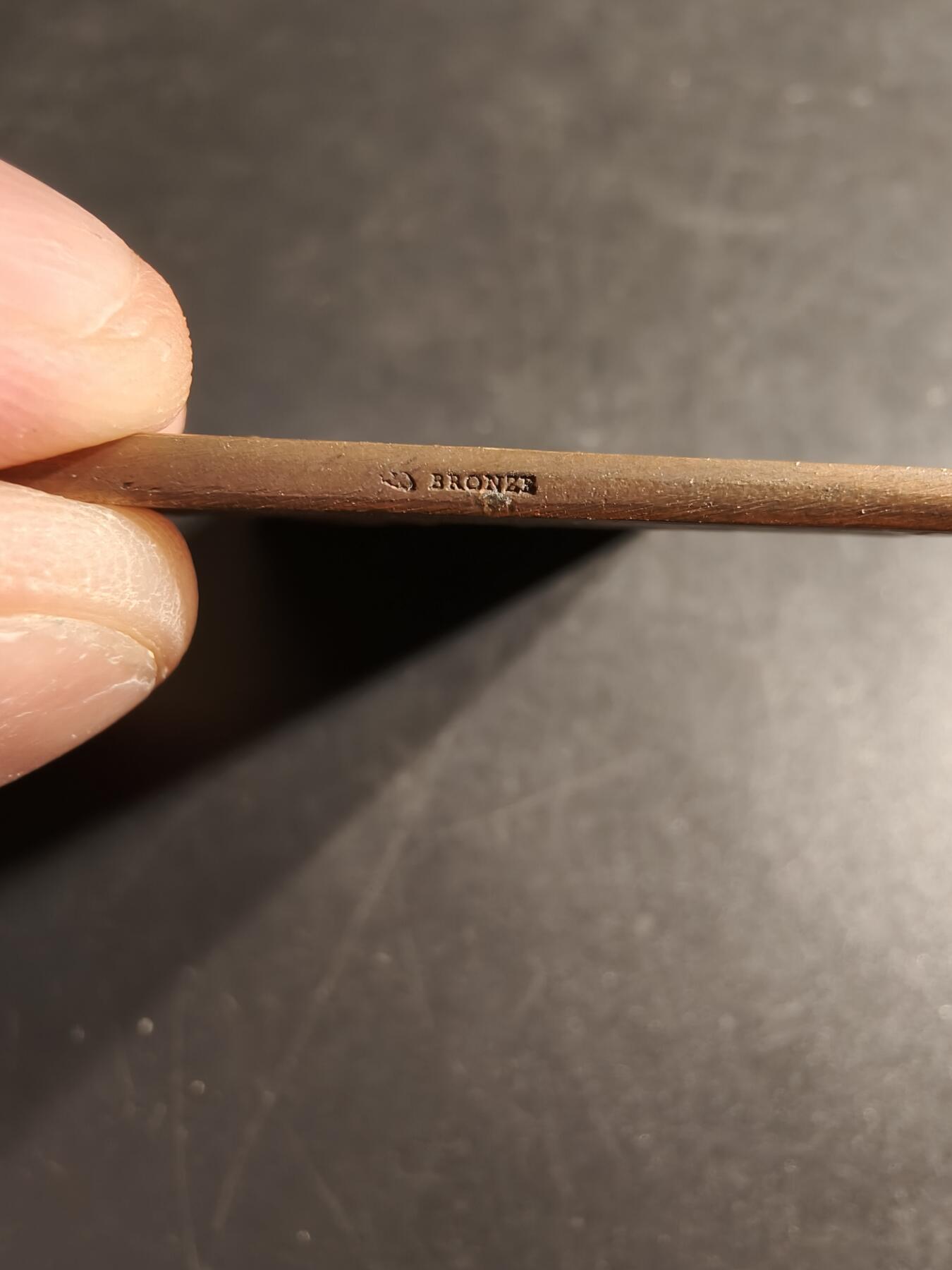 老王徽章第160期  法国里昂1904年射击竞赛方形大铜章     尺寸60×40mm.    重量48.9g