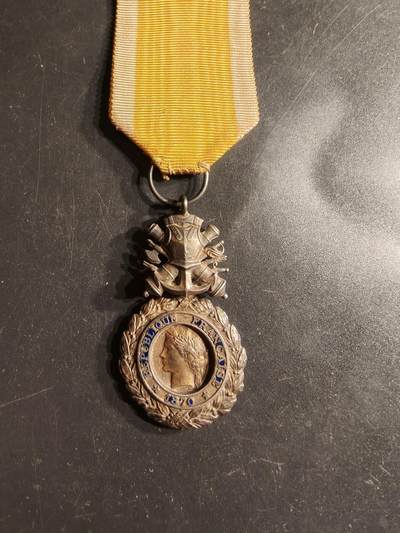 老王徽章第160期 -  法国军事奖章    三共时期    950银镀金珐琅   20.5g