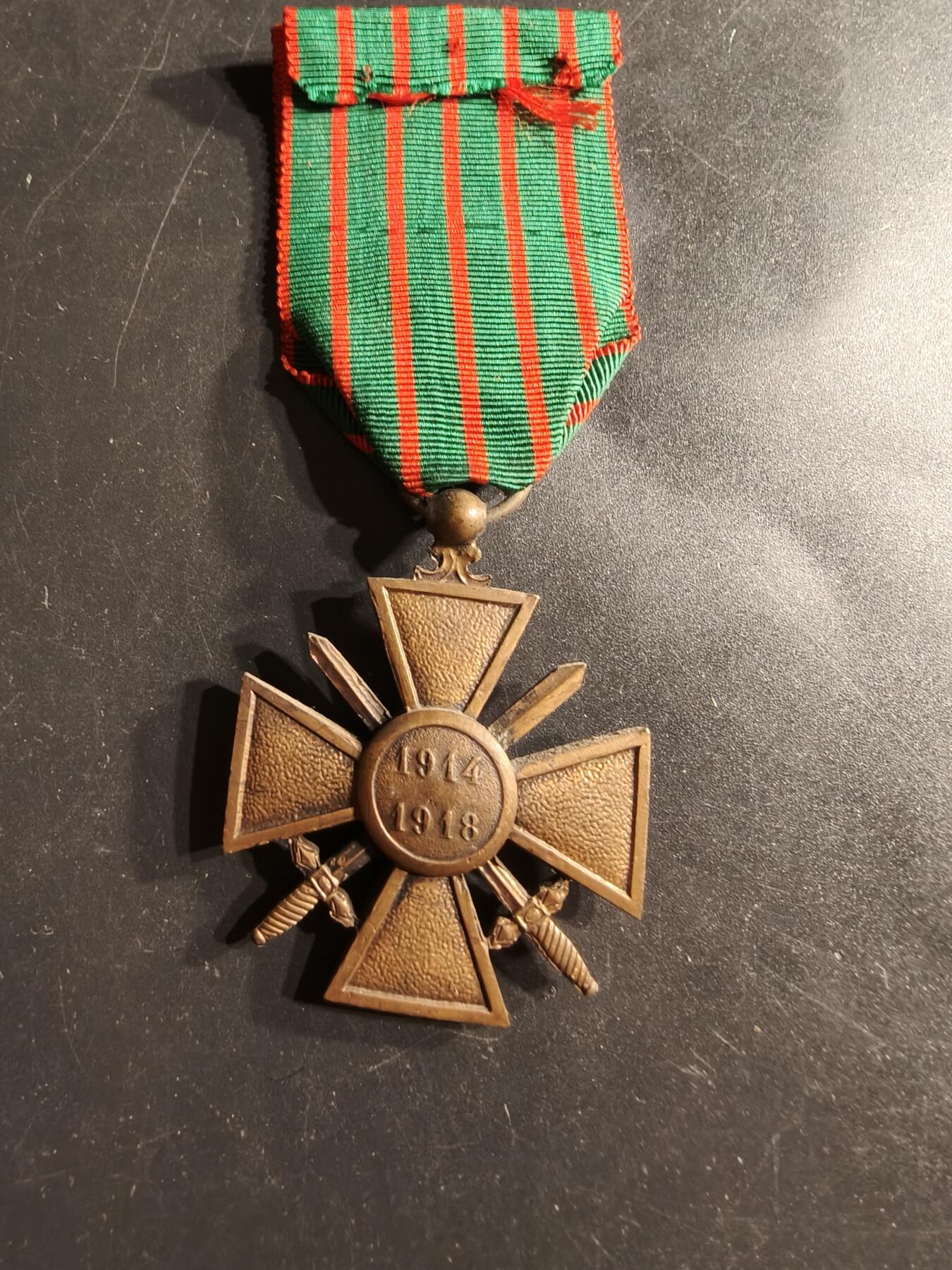 老王徽章第160期  法国1918版战争十字奖章    一颗铜星勋饰
