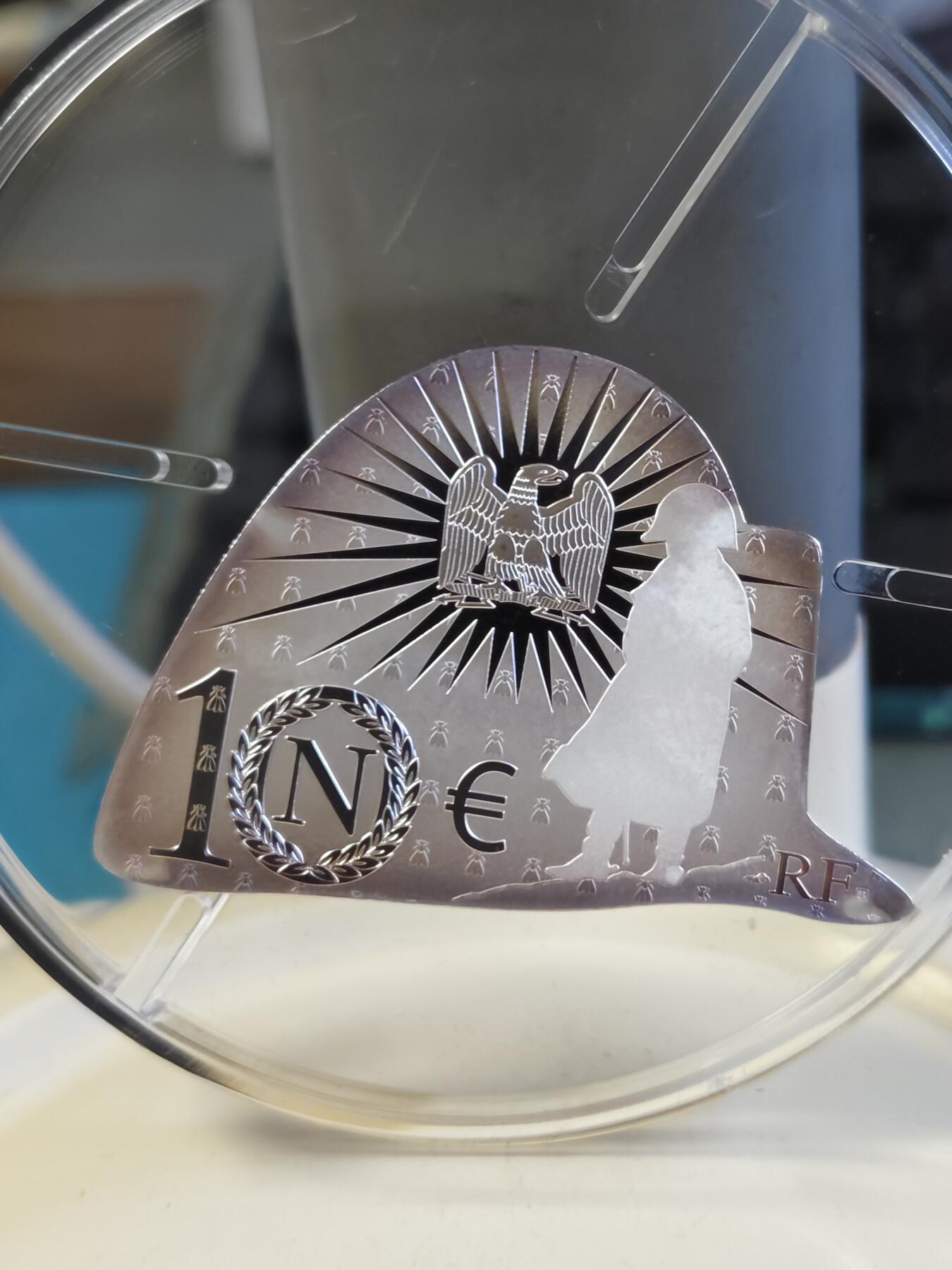 第180期拍卖【长期征集拍品】【北京币展专场】 法国2021年拿破仑逝世200周年异形精制纪念银币，999银，22.2克，有氧化