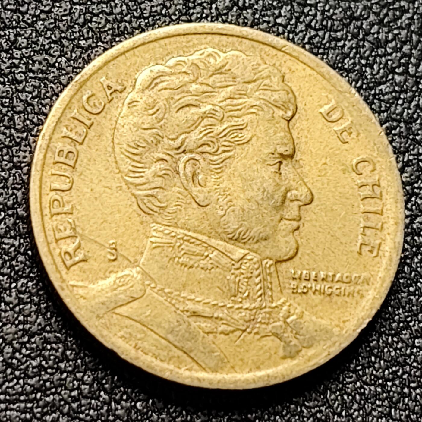 泉币菌-第121场-精品福利场 智利1994年10比索青铜币 独立战争领袖奥希金斯 21MM