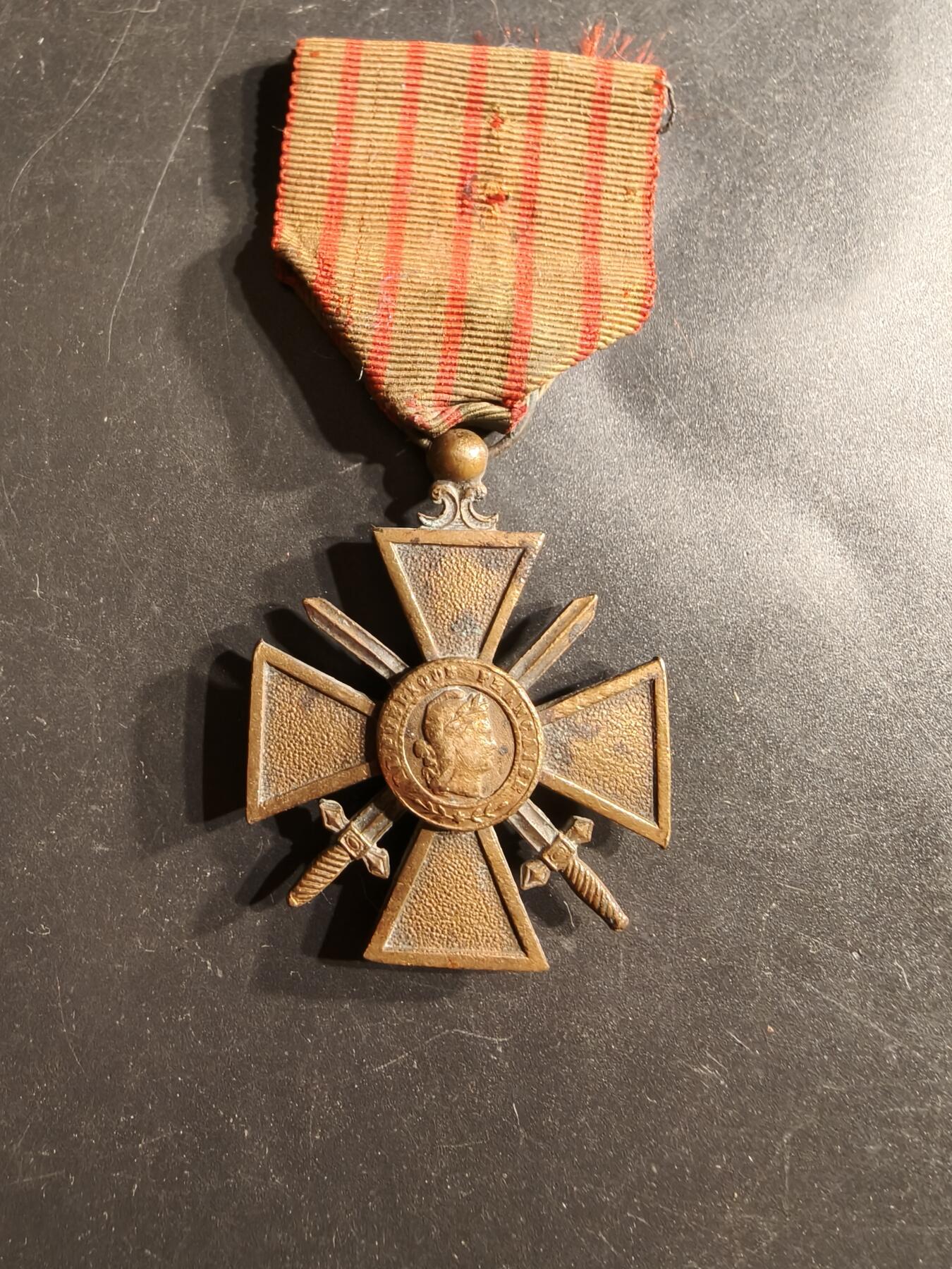 老王徽章第160期  法国1916版战争十字奖章