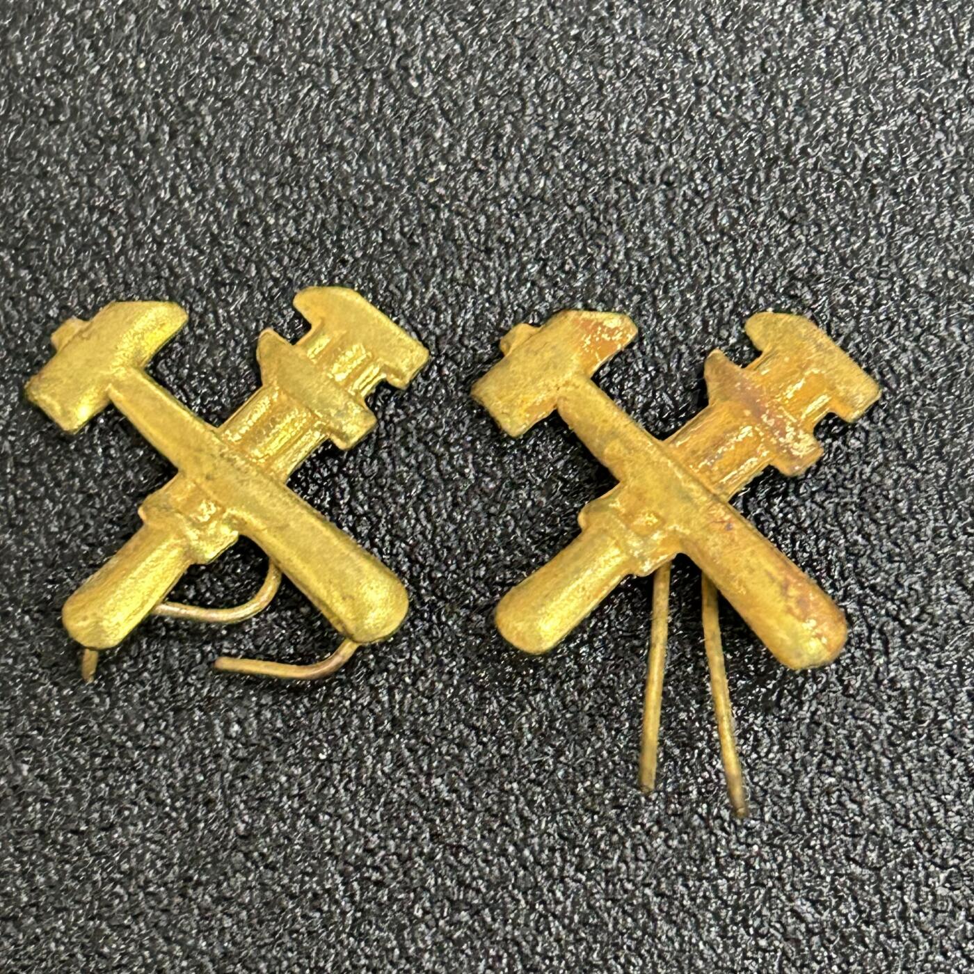 西秦中古拍卖第六十三期 苏联工兵领章 早期铁制