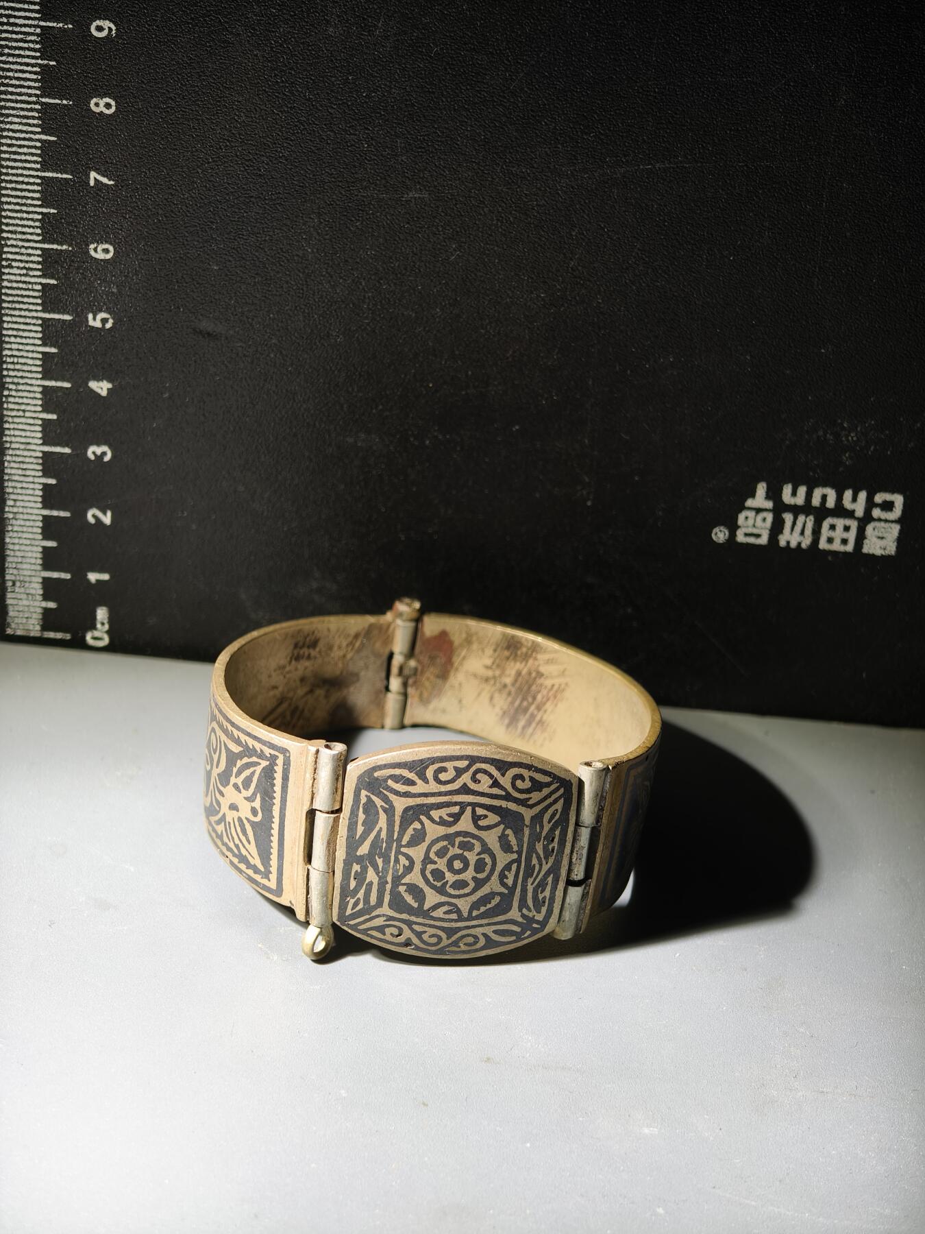 81期回流戒指饰品杂件纪念章丝路钱币专场 新疆塔吉克族老白铜手镯