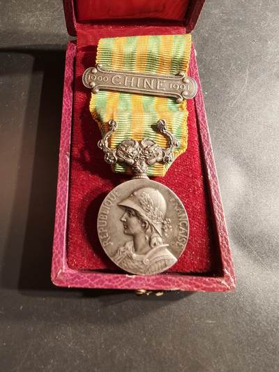 老王徽章第160期 - 法国1900庚子奖章    原铸950银     带盒子