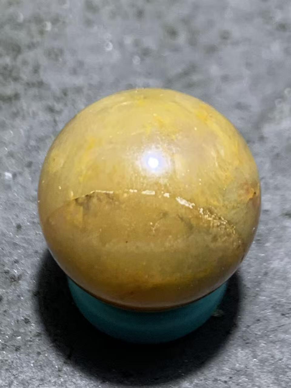 冻料草花纹战国红玛瑙通货随形圆珠一颗，