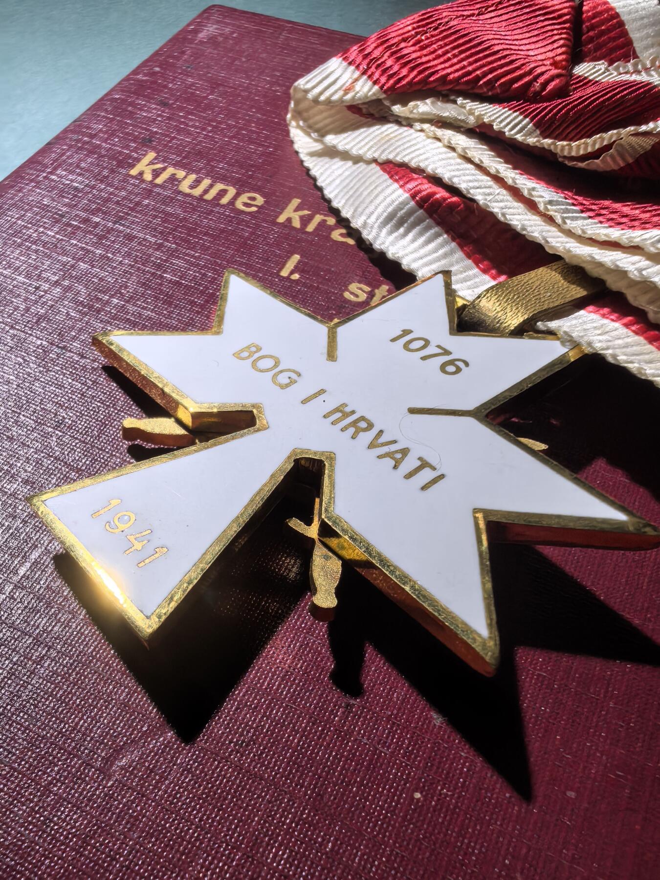 盛世勋华——号角文化勋章邮票专场拍卖第286期 克罗地亚独立国一级兹沃尼米尔国王皇冠勋章 军事版