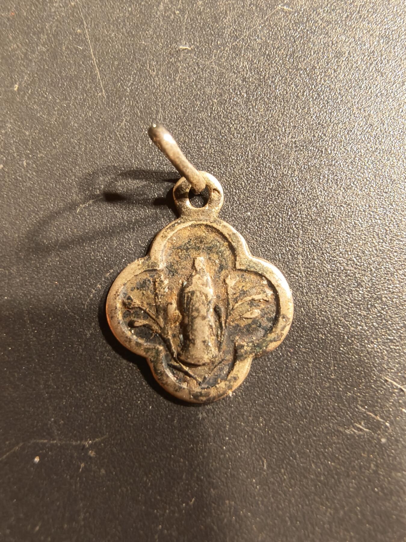 老王徽章第160期 法国天主教会纪念章    银质1.4g