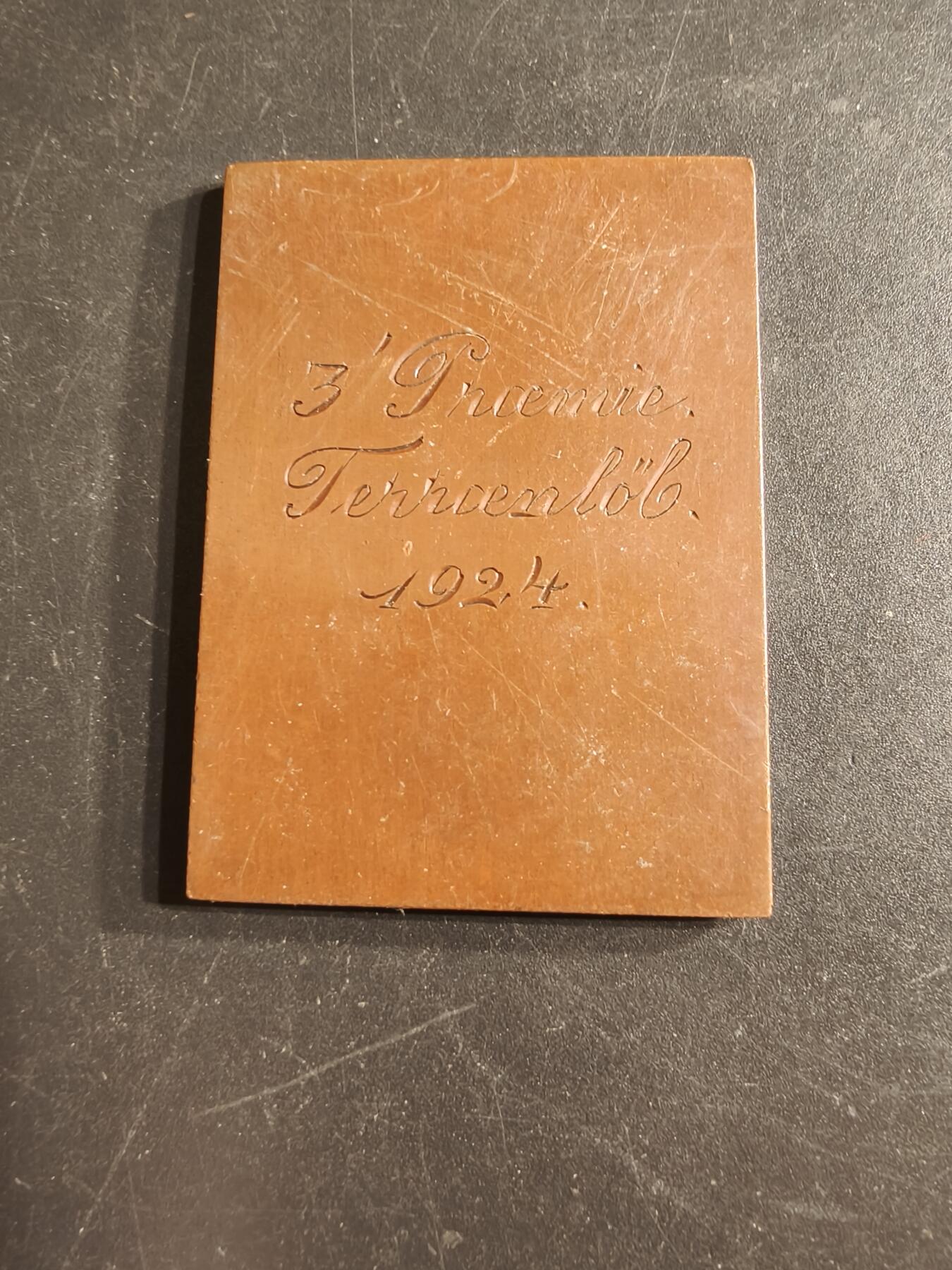 老王徽章第160期 丹麦田径联合会方形大铜章    尺寸51×36mm.    重量34.8g