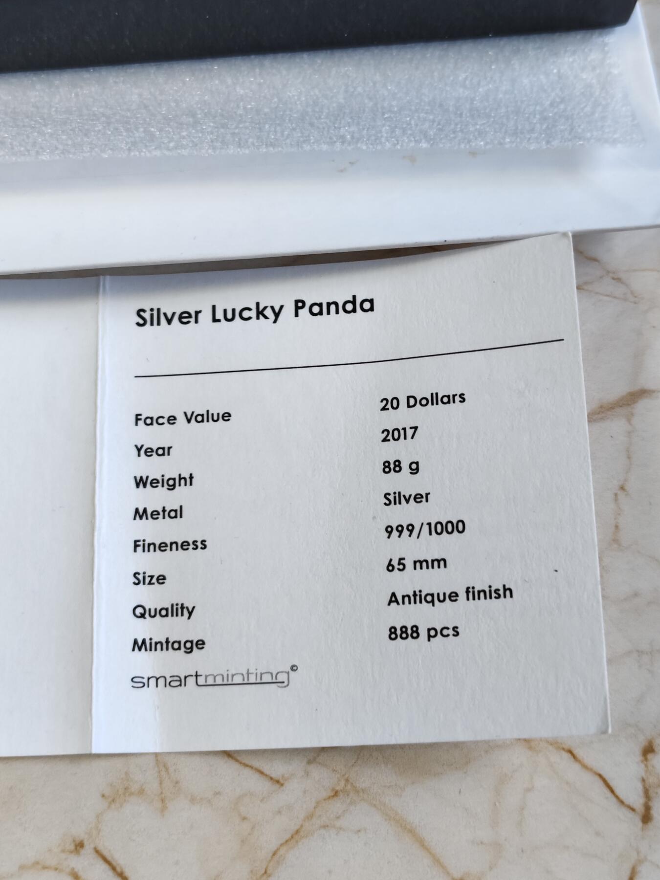 第180期拍卖【长期征集拍品】【北京币展专场】 库克2017年幸运母子大熊猫仿古异形纪念银币，999银，88克，发行888枚