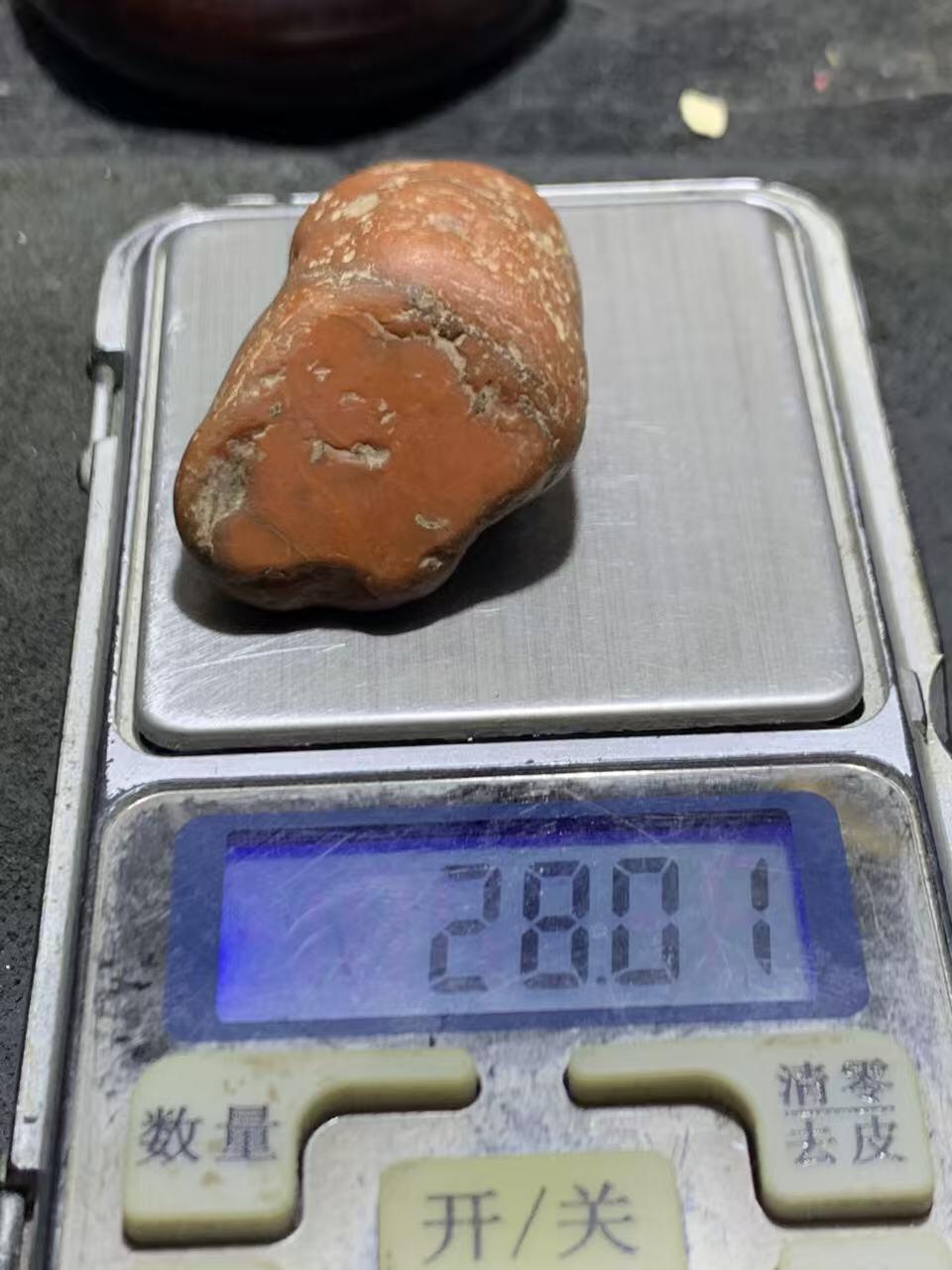 精美红皮南红玛瑙原石一颗，