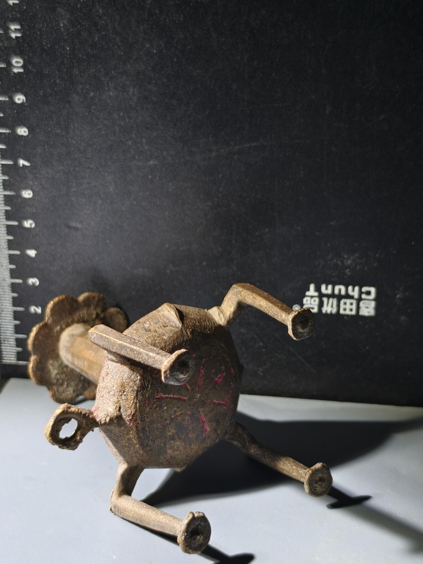 81期回流戒指饰品杂件纪念章丝路钱币专场 刻花铜香插