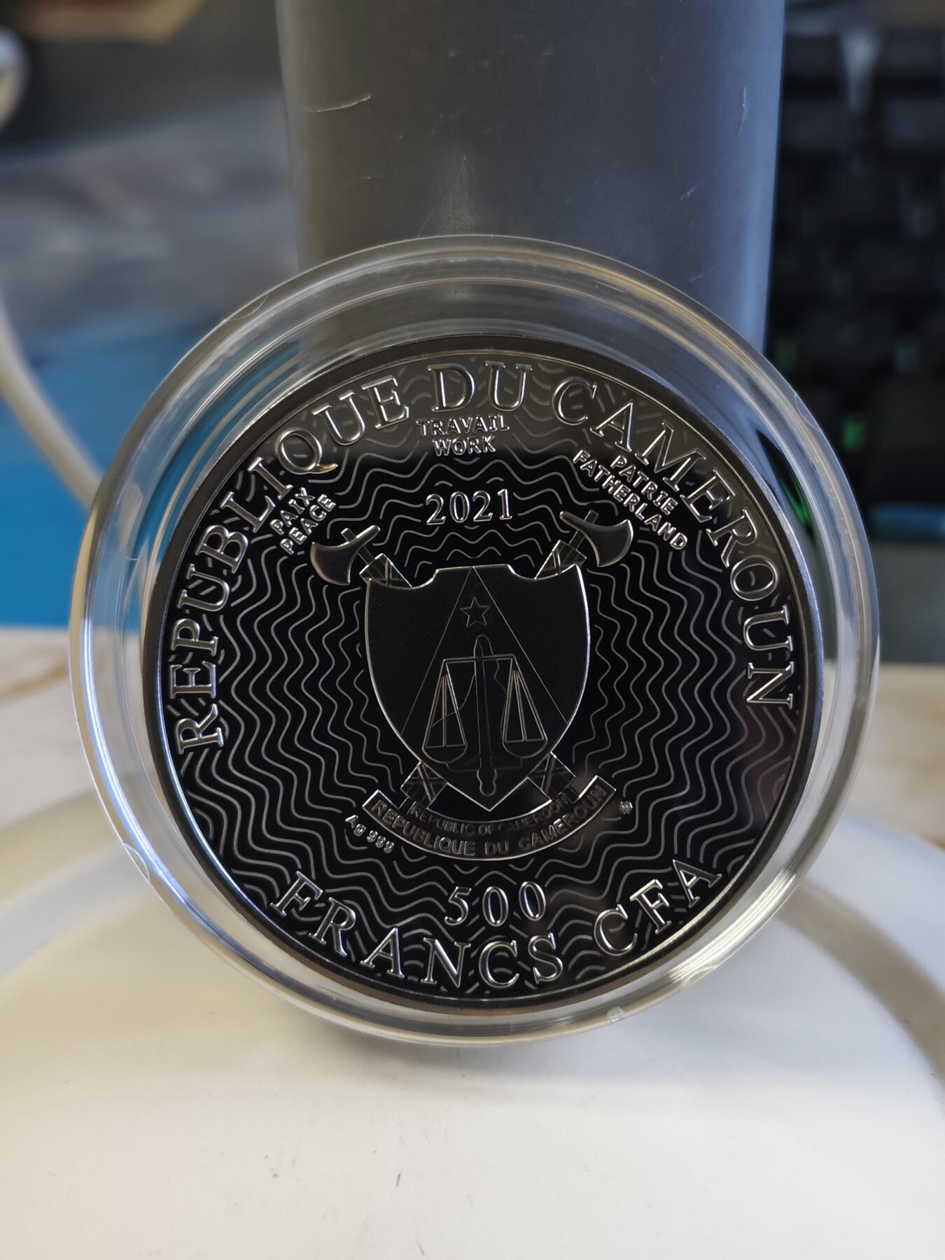 第180期拍卖【长期征集拍品】【北京币展专场】 喀麦隆2021年太阳系系列天王星钌化镀金彩印银币，有氧化，17.5克，999银，发行555枚