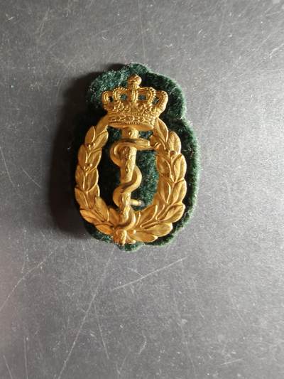 老王徽章第160期 - 丹麦军医帽徽 底衬完整