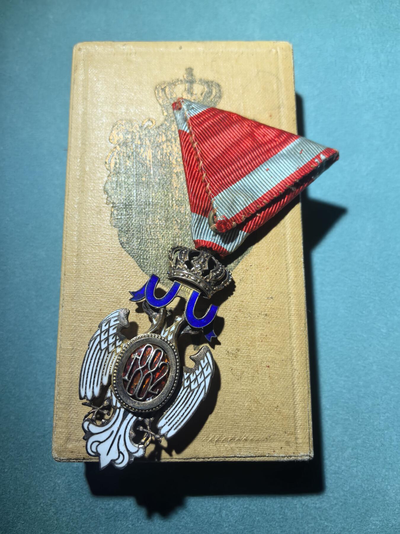 盛世勋华——号角文化勋章邮票专场拍卖第286期 南斯拉夫王国四级白鹰勋章  原盒 相当少见 盒子带法国阿图尔·贝特朗厂标