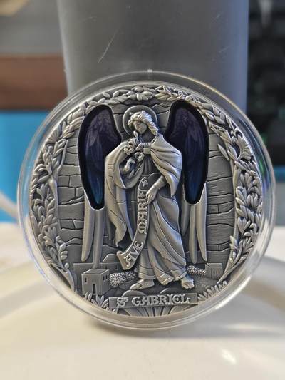 第180期拍卖【长期征集拍品】【北京币展专场】 - 喀麦隆2020年天使系列1加百列镶彩玻璃2盎司银币，999银，发行500枚