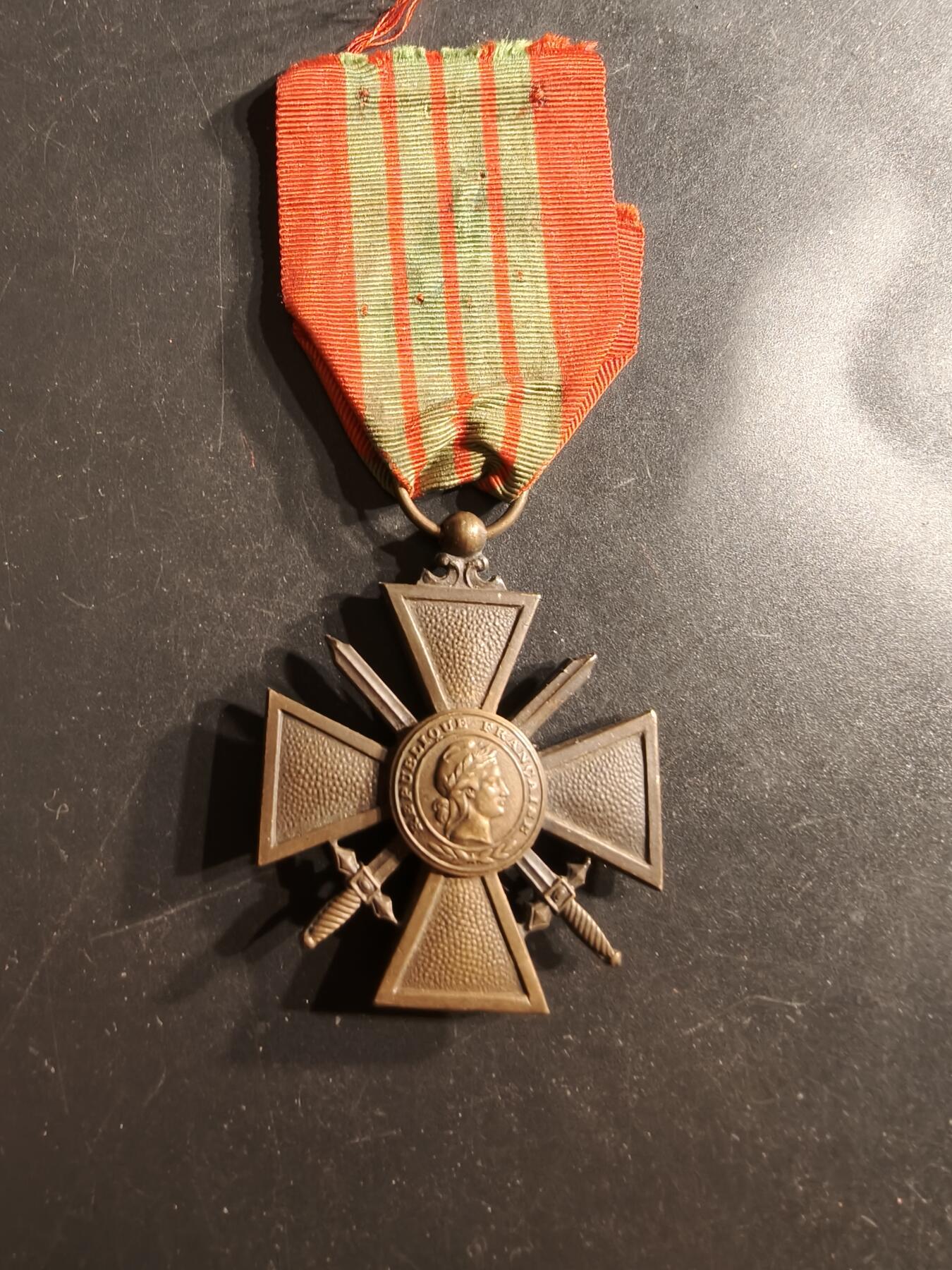 老王徽章第160期 法国1939版战争十字奖章 