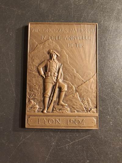 老王徽章第160期 -  法国里昂1904年射击竞赛方形大铜章     尺寸60×40mm.    重量48.9g