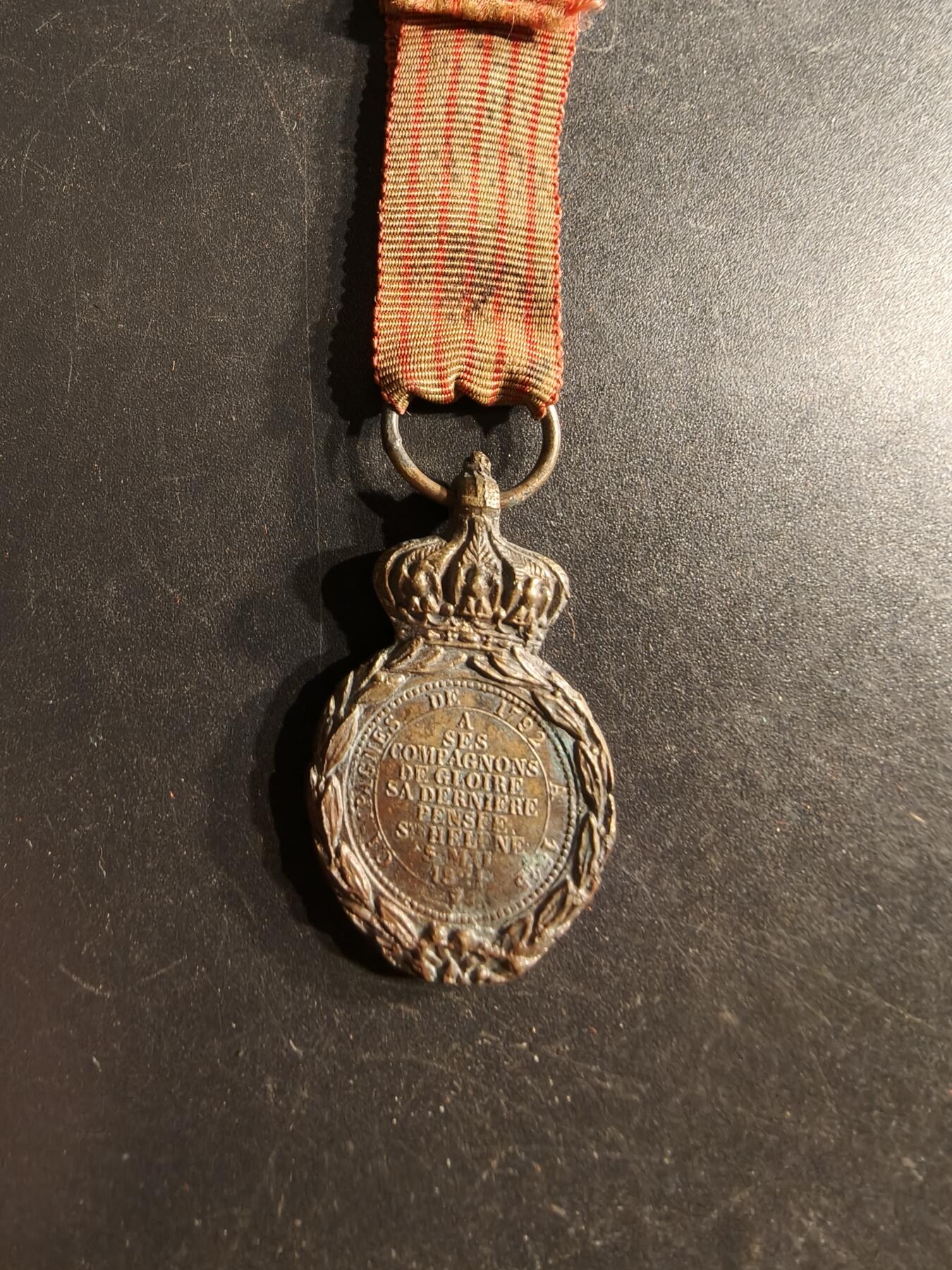 老王徽章第160期 法国圣赫勒拿纪念章    少见半尺寸版     非迷你章     最后一张图为和全尺寸对比