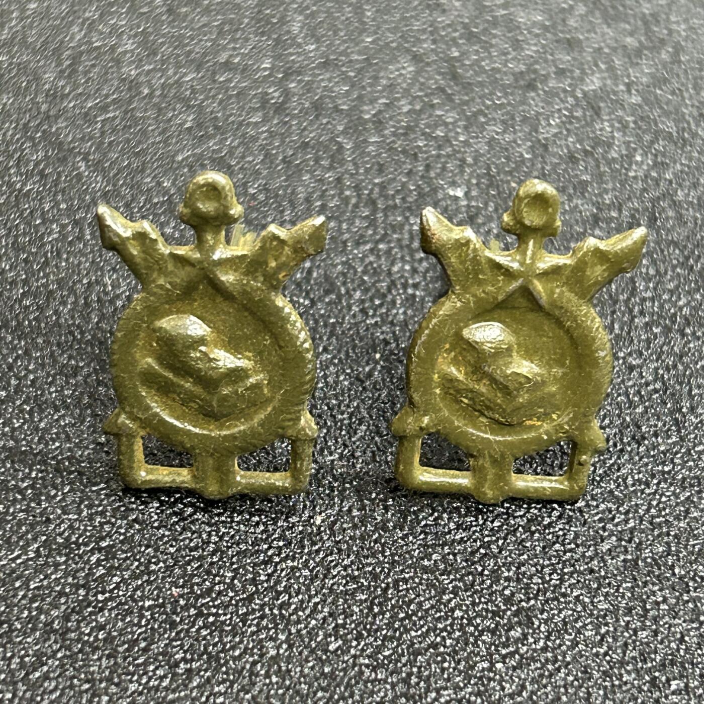 西秦中古拍卖第六十三期 苏联工程兵领章 早期铁制