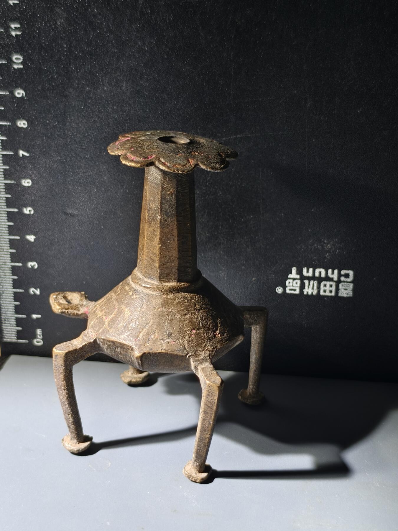 81期回流戒指饰品杂件纪念章丝路钱币专场 刻花铜香插