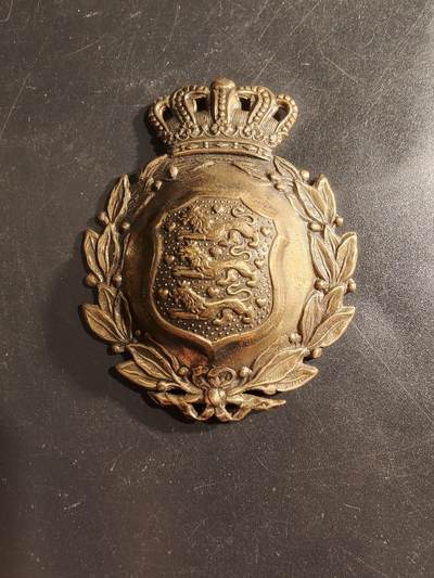 老王徽章第160期 - 丹麦陆军二战M23头盔帽徽