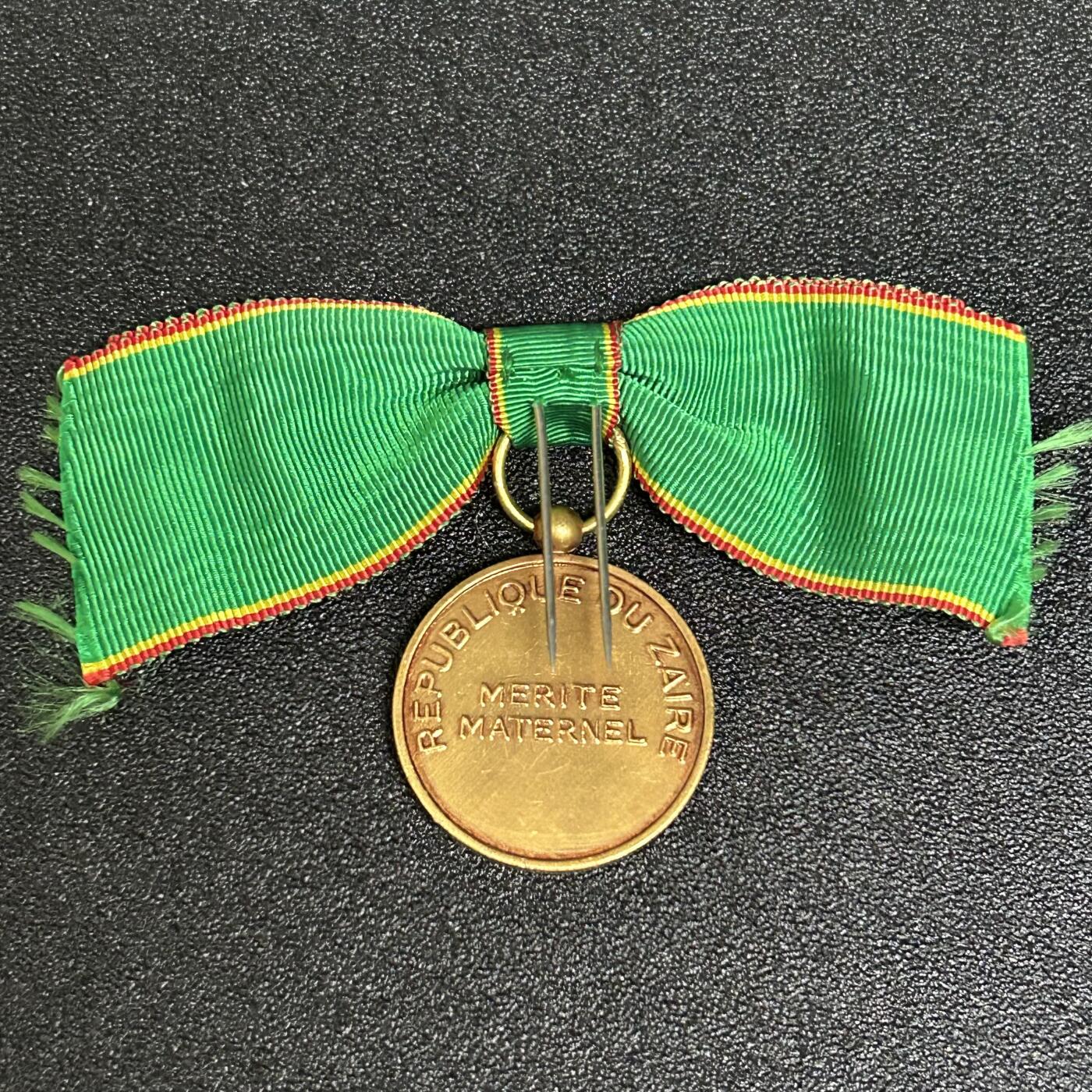 西秦中古拍卖第六十三期 扎伊尔金级母亲功绩奖章 法国代工版