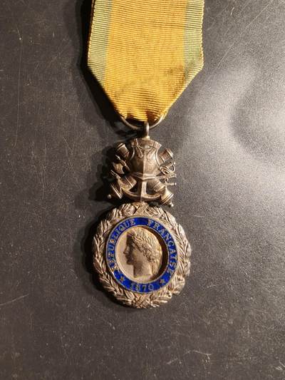 老王徽章第160期 - 法国军事奖章    三共时期    950银镀金珐琅    20.1g