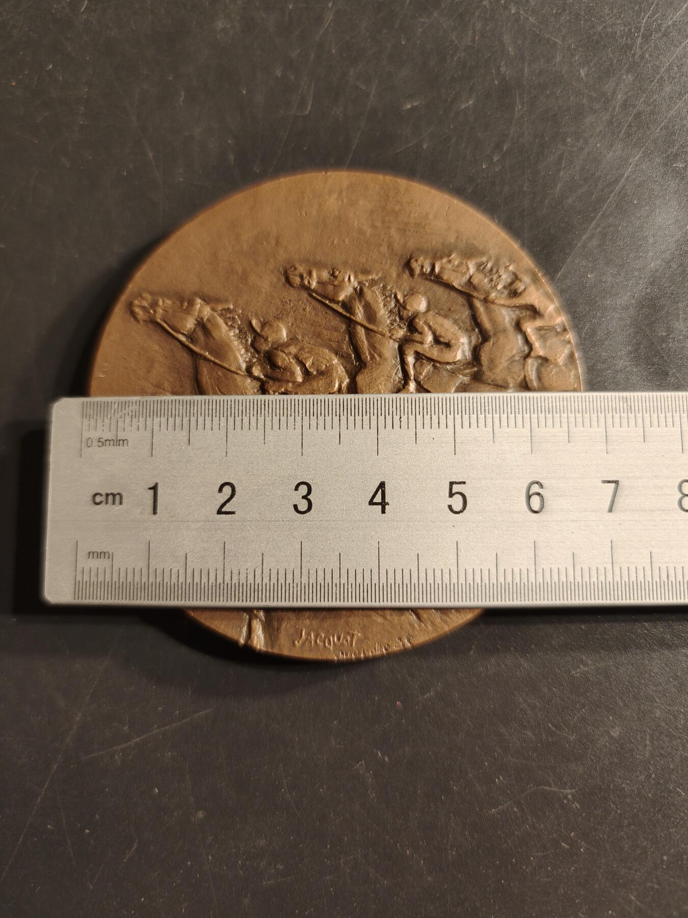 老王徽章第160期 法国巴黎赛马协会大铜章     直径68mm.    重量172.3g