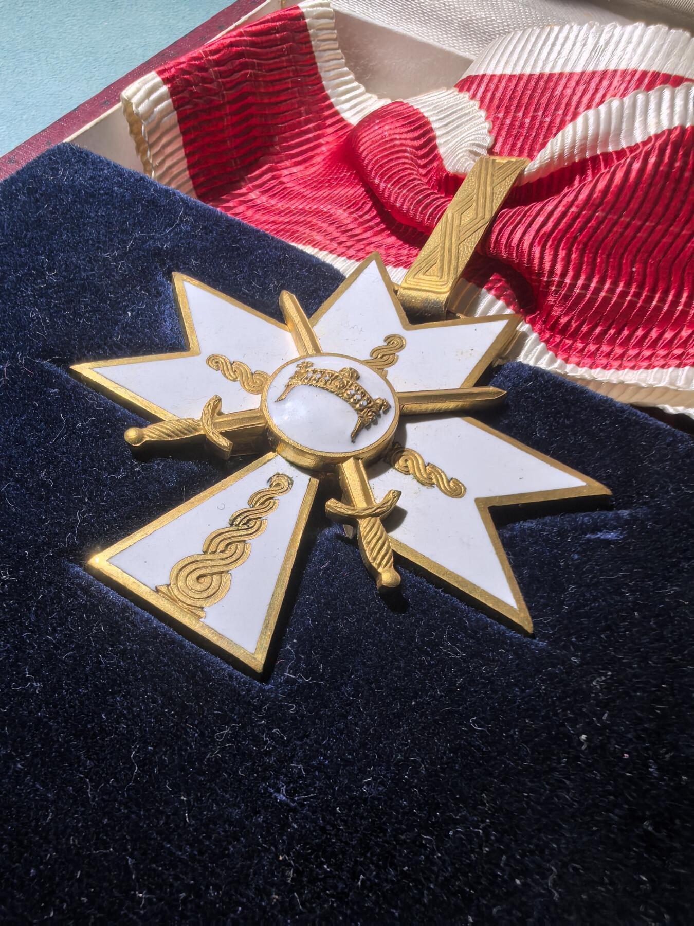 盛世勋华——号角文化勋章邮票专场拍卖第286期 克罗地亚独立国一级兹沃尼米尔国王皇冠勋章 军事版