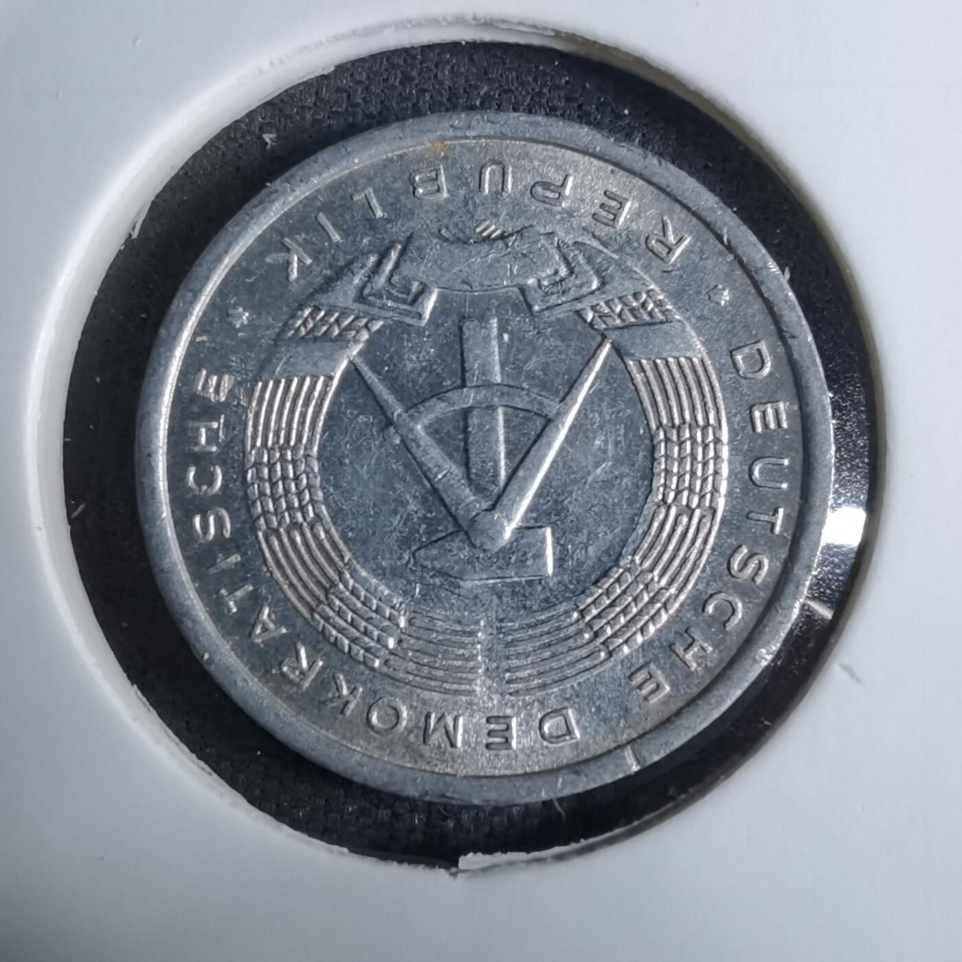 沼泽如烟--第886场 东德1986年1芬尼