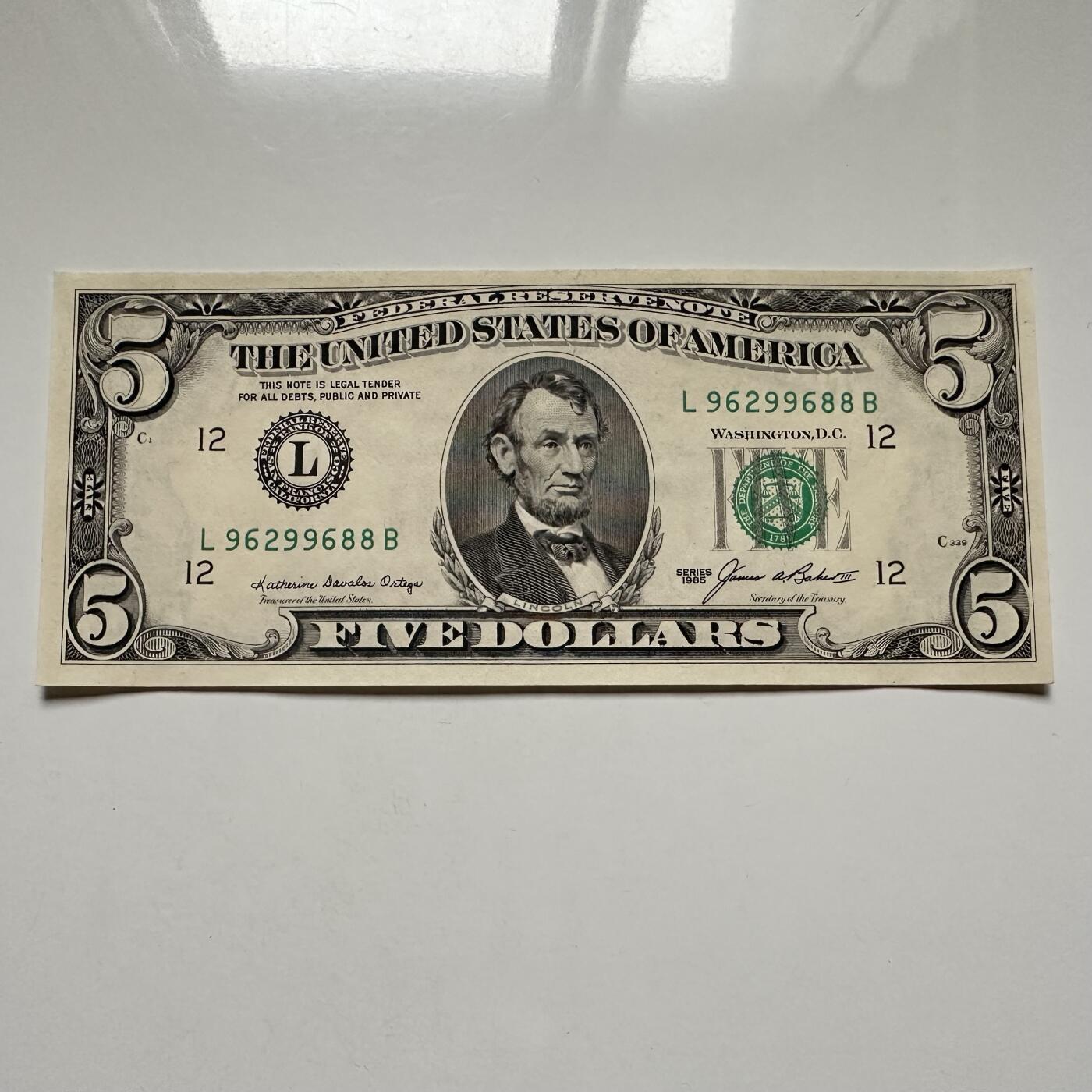 🌹外币初藏🌹🐯2025年第122场  每周二四六晚8️⃣点 接代拍 美国1985年5美元 全新b