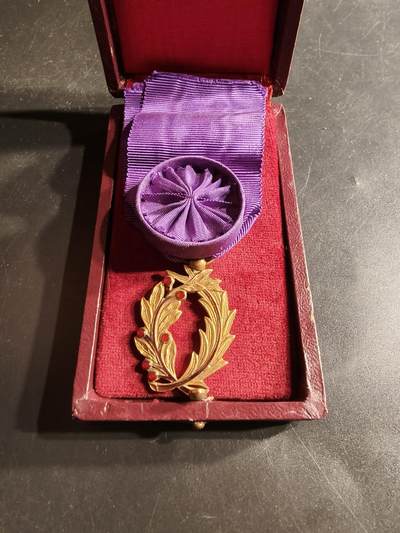 老王徽章第160期 - 法国军官级棕榈叶勋章    带盒子