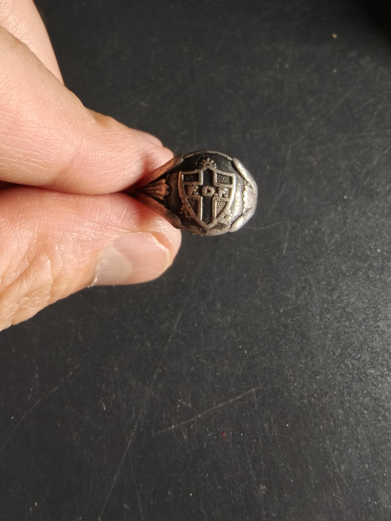 老王徽章第160期 丹麦陆军戒指    带原盒