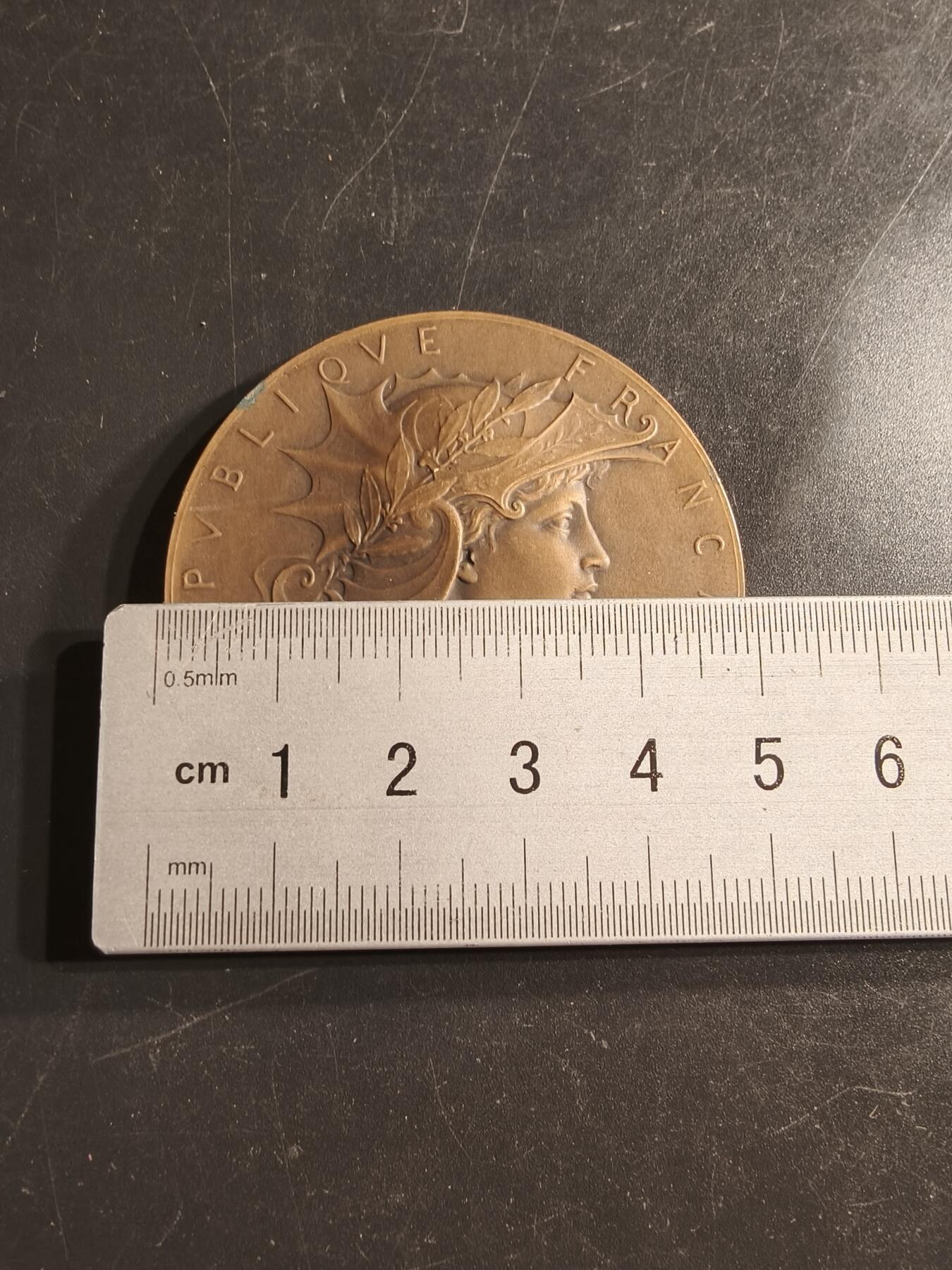 老王徽章第160期 法国战争部射击竞赛大铜章     大师亨利杜布瓦作品     直径50mm.    重量59g