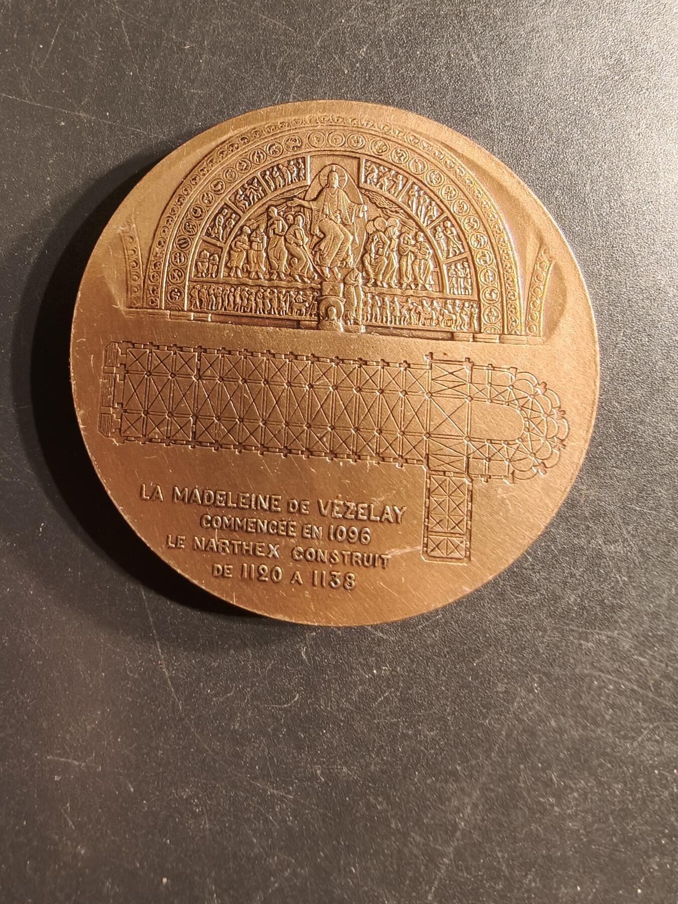 老王徽章第160期  法国维泽莱圣玛德琳大教堂大铜章     直径50mm.   重量72.9g