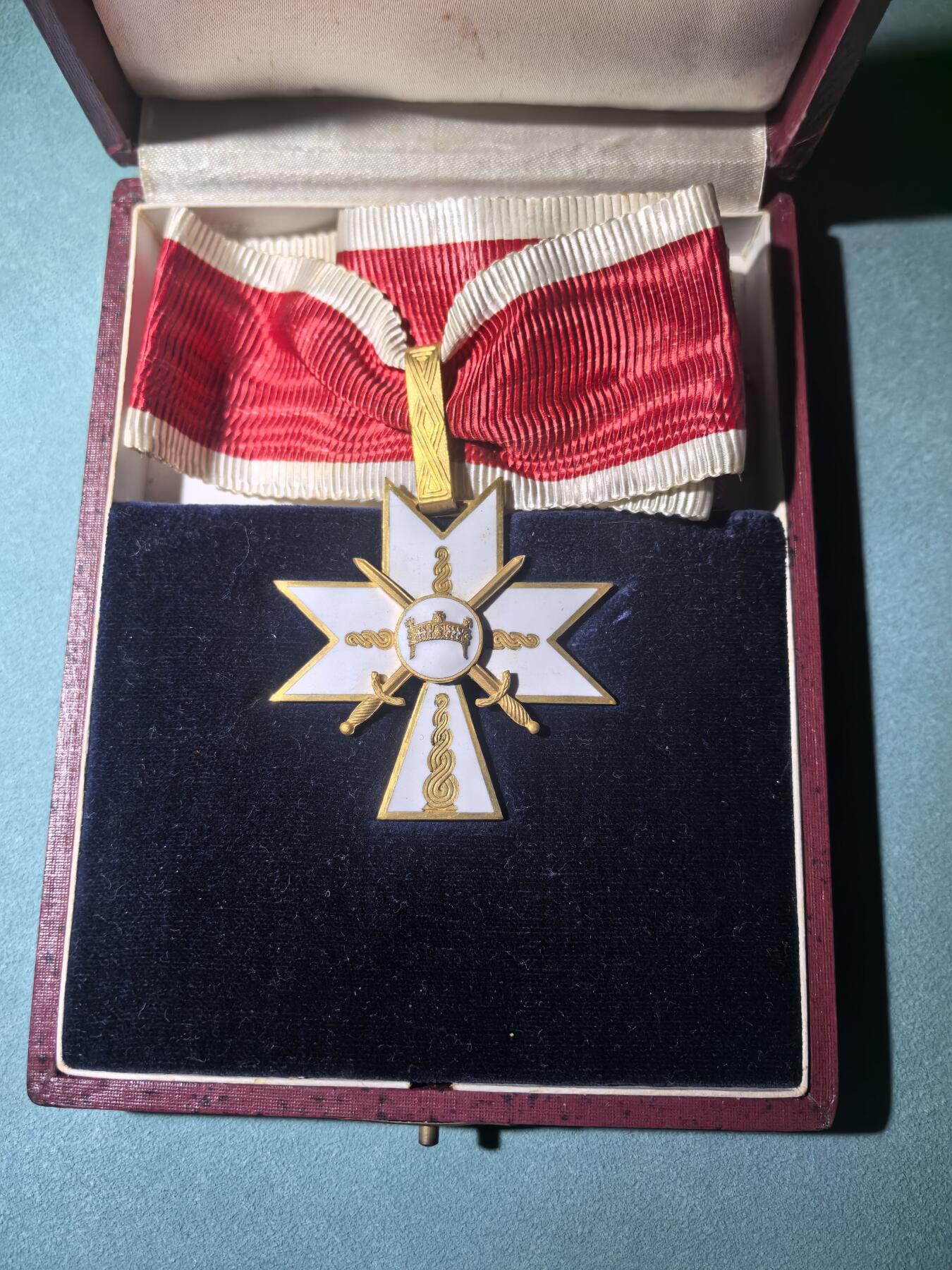 盛世勋华——号角文化勋章邮票专场拍卖第286期 克罗地亚独立国一级兹沃尼米尔国王皇冠勋章 军事版