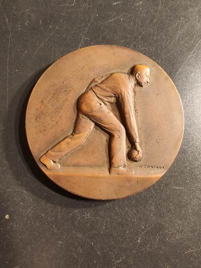 老王徽章第160期 -  法国圣·拉斐尔·奎尼娜酒业大铜章     直径50mm.    重量56.8g