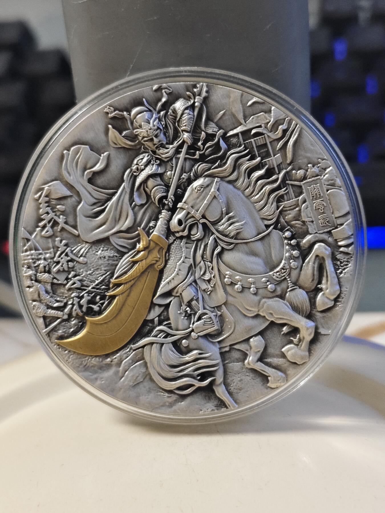 第180期拍卖【长期征集拍品】【北京币展专场】 加纳2019年世界名将系列1关羽高浮雕2盎司镀金银币，999银，发行量500枚