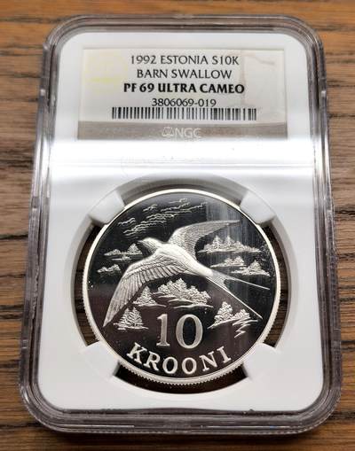 凡希社世界钱币微拍第三百十三期 - 1992爱沙尼亚燕子10K大银精铸NGC-PF69UC，曾经相当昂贵的品种，近来的价格可以接受了。