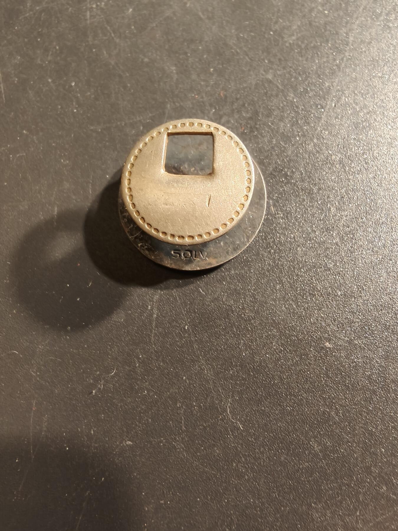 老王徽章第160期 丹麦红十字会证章    珐琅材质