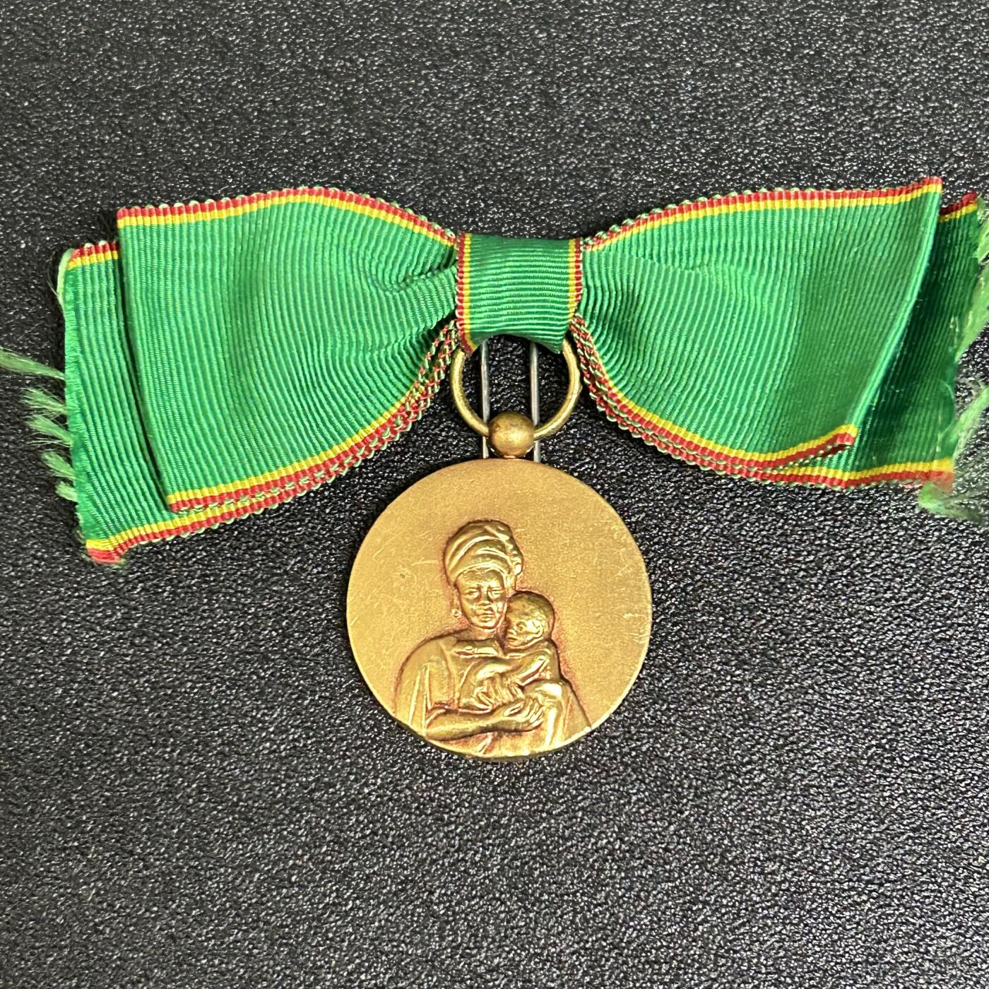 西秦中古拍卖第六十三期 扎伊尔金级母亲功绩奖章 法国代工版