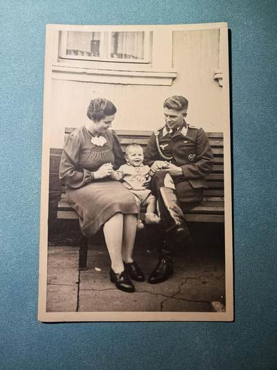 盛世勋华——号角文化勋章邮票专场拍卖第286期 - 德国（1939）空军士官家庭照片 佩戴空军射击饰续/马术体能章等